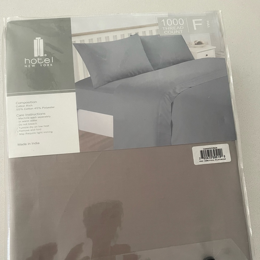 Cotton Full Size bed sheets. 1 flat, 1 fitted and 2 pillow cases. New